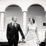 結婚式のカップル（白黒写真）